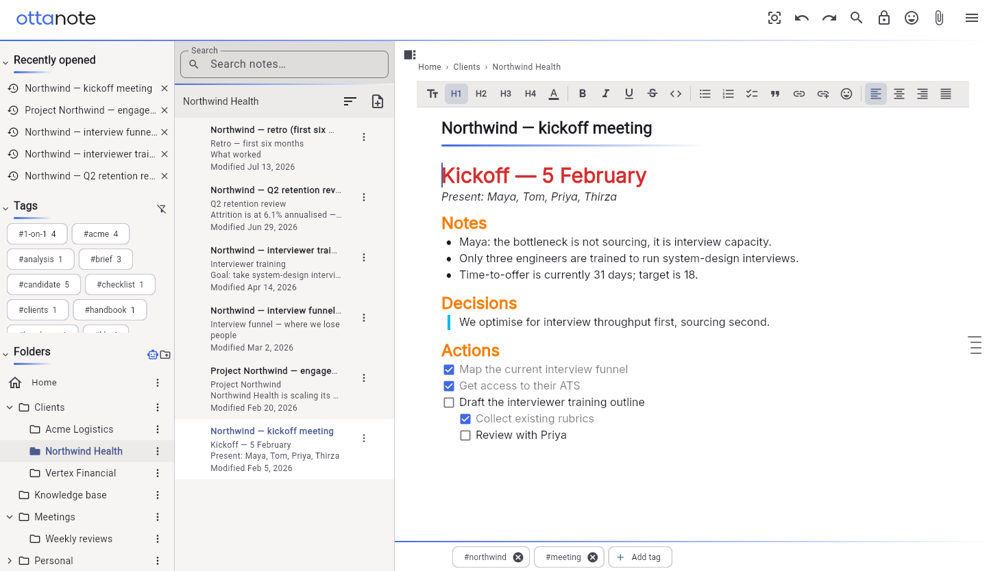 Het hoofdscherm van OttaNote: links de mappenboom en tags, in het midden de notitielijst, rechts een open notitie met koppen en een geneste checklist.